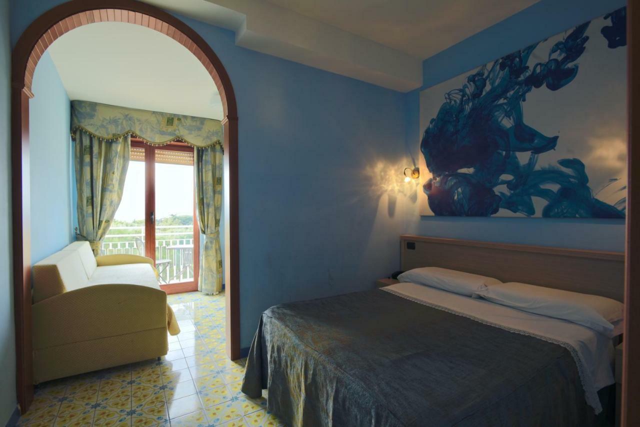 Hotel Paradiso Castellammare di Stabia Exterior photo